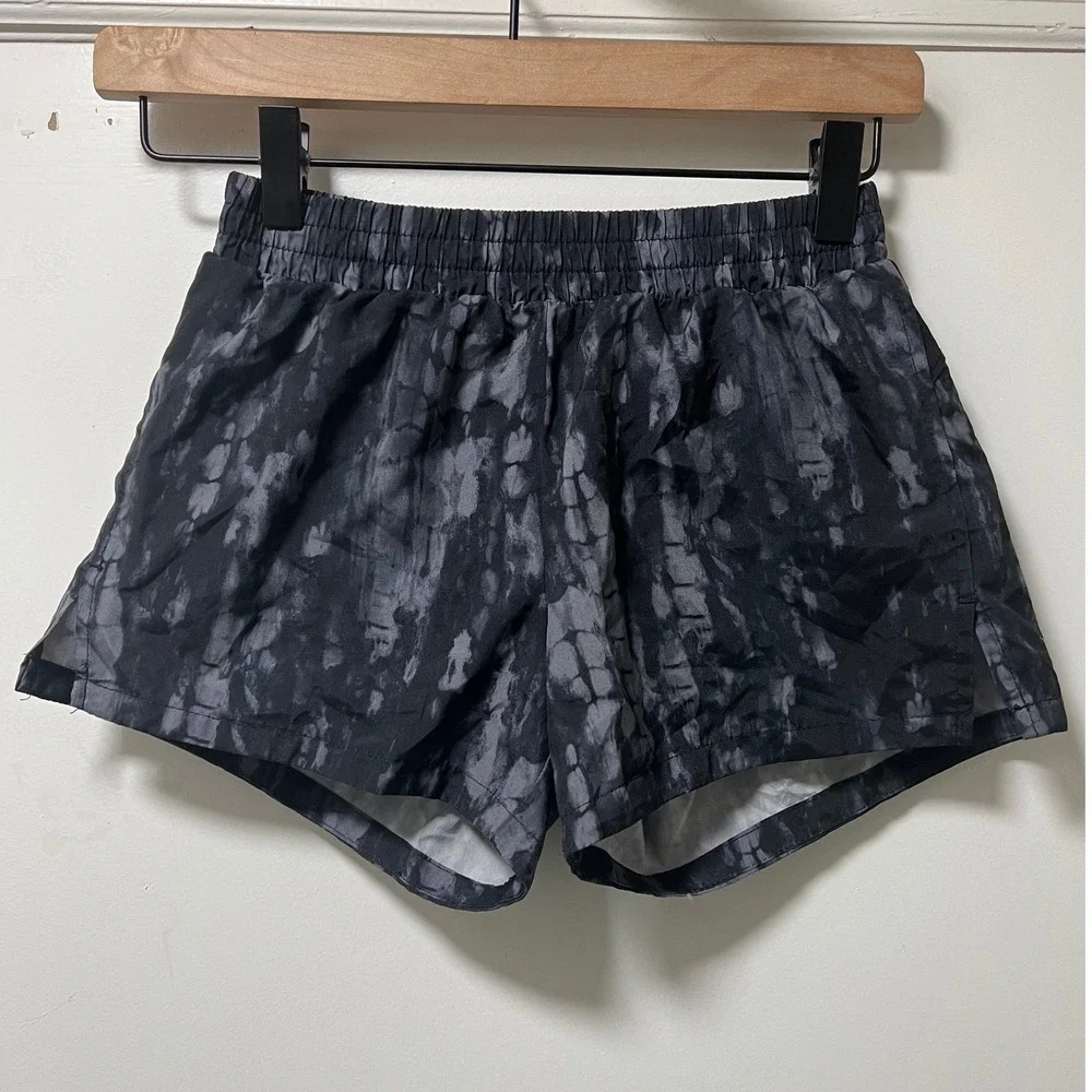 Old Navy Active Boys Go-Dry Athletic Shorts Grey Tie Dye Size L 10-12 Drawstring